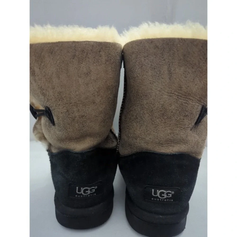 UGG Australia Bailey Button Genuine Sheepskin Bomber Boots 5838 Womens US Size 9